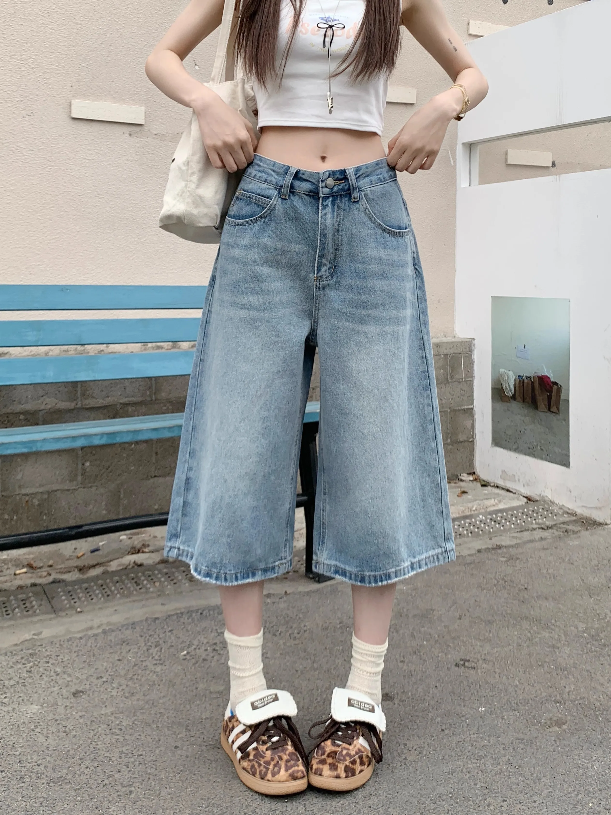 Vintage Y2k Baggy Denim Shorts Wide Leg Pants For Women&Men Fashion High Waisted Wash Knee Length Jeans Shorts Oversize Pants
Vintage Y2k Baggy Denim Shorts Wide Leg Pants For Women&Men Fashion High Waisted Wash Knee Length Jeans Shorts Oversize Pants