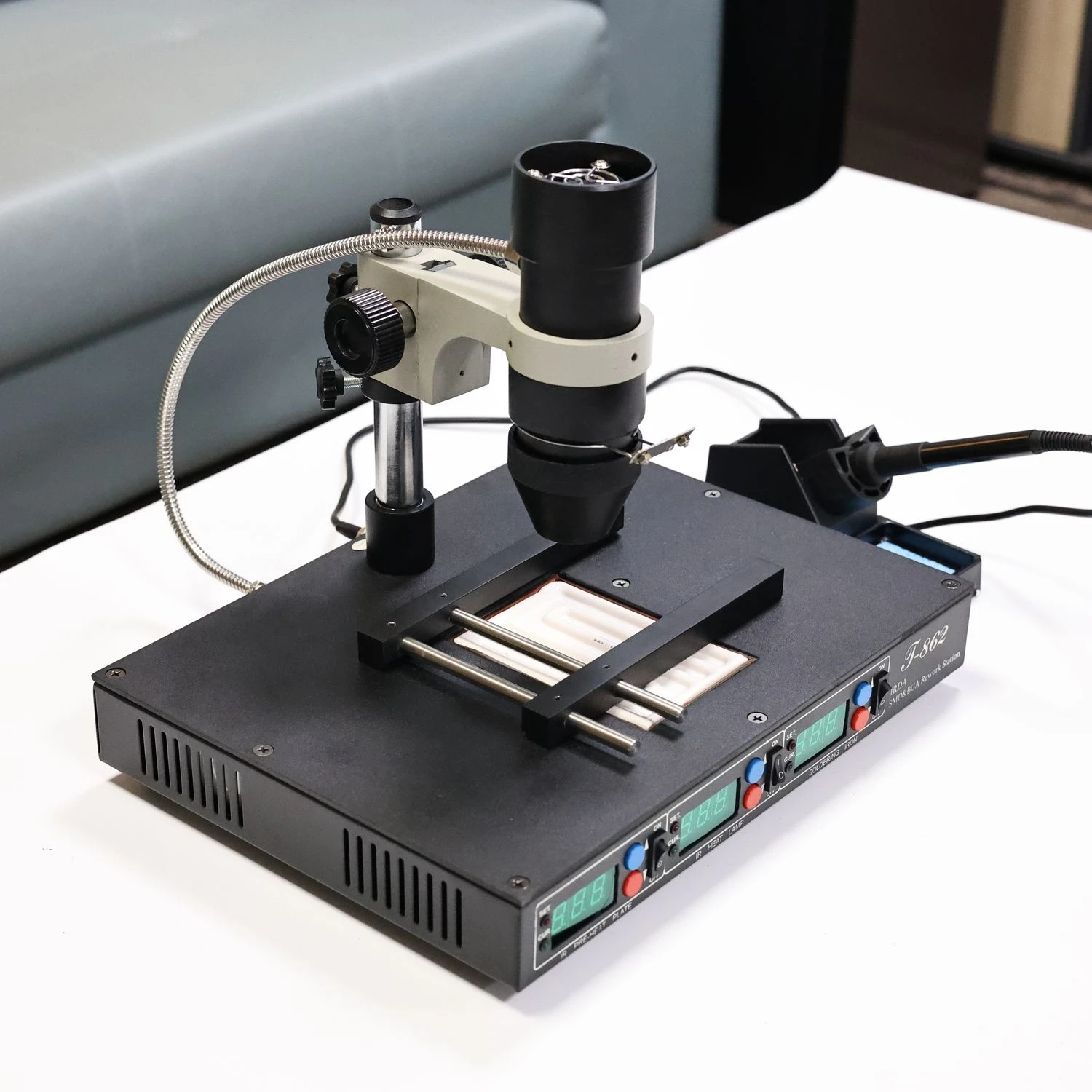 Hot selling PUHUI T-862 Infrared bga rework machine BGA desoldering Rework Station Repair of Mobile Microchip Components
Hot selling PUHUI T-862 Infrared bga rework machine BGA desoldering Rework Station Repair of Mobile Microchip Components