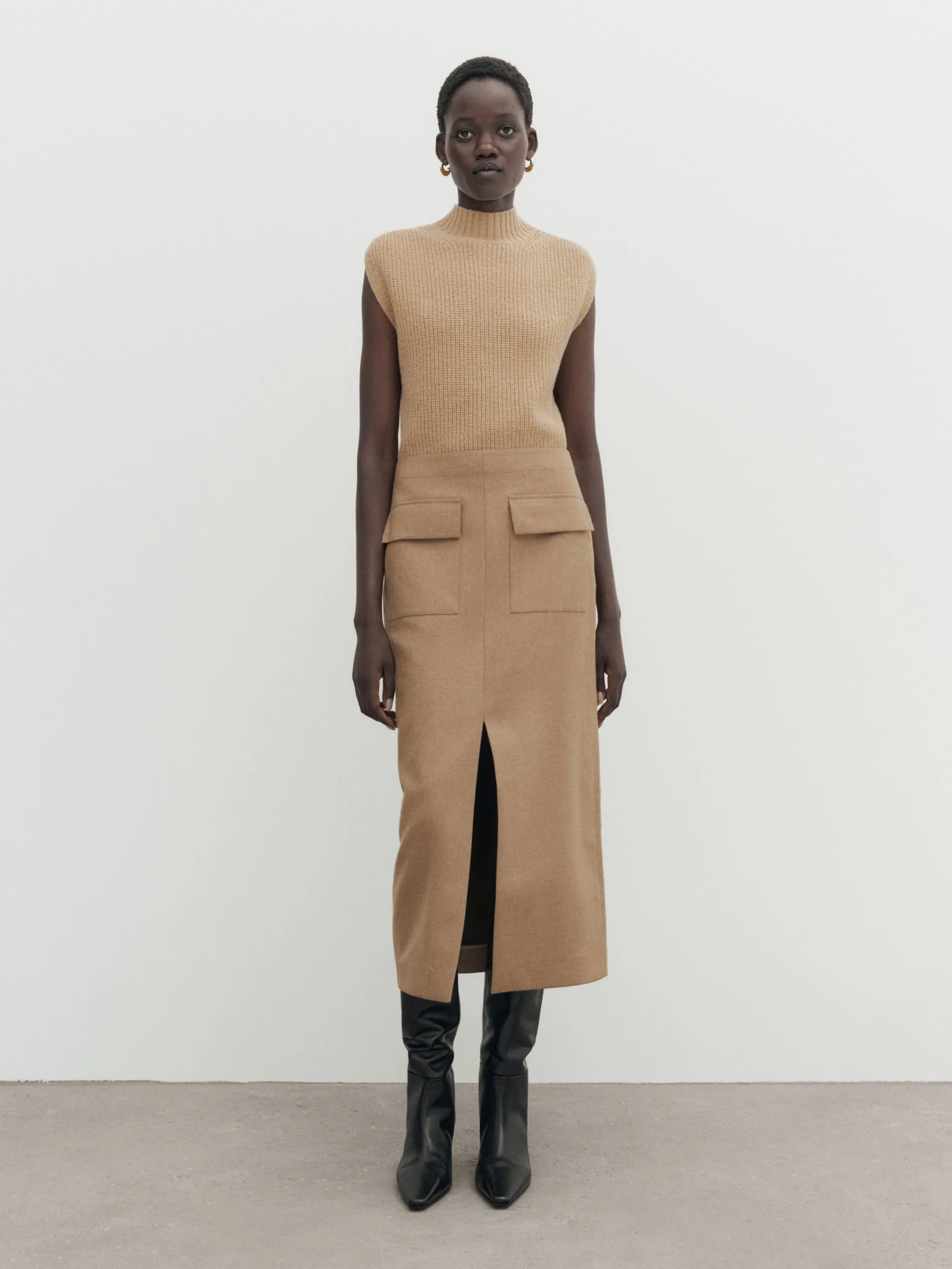 Ethereal MD 2025 massidutti spring new style of Lazy yarn woven short-sleeved sweater vest
Ethereal MD 2025 massidutti spring new style of Lazy yarn woven short-sleeved sweater vest