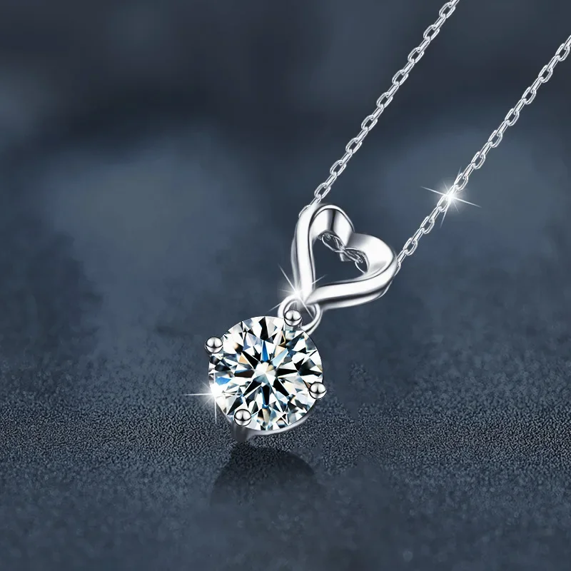 Moissanite diamond classic love moissanite one-carat necklace 18K gold celebrity versatile pendant luxury PT950
Moissanite diamond classic love moissanite one-carat necklace 18K gold celebrity versatile pendant luxury PT950