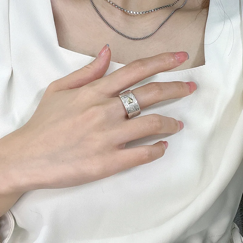 S925 Sterling Silver Ring with Retro Simple Personality Design Gold Silver Color Separation Heart-Shaped Heavy Industry Weddings
S925 Sterling Silver Ring with Retro Simple Personality Design Gold Silver Color Separation Heart-Shaped Heavy Industry Weddings