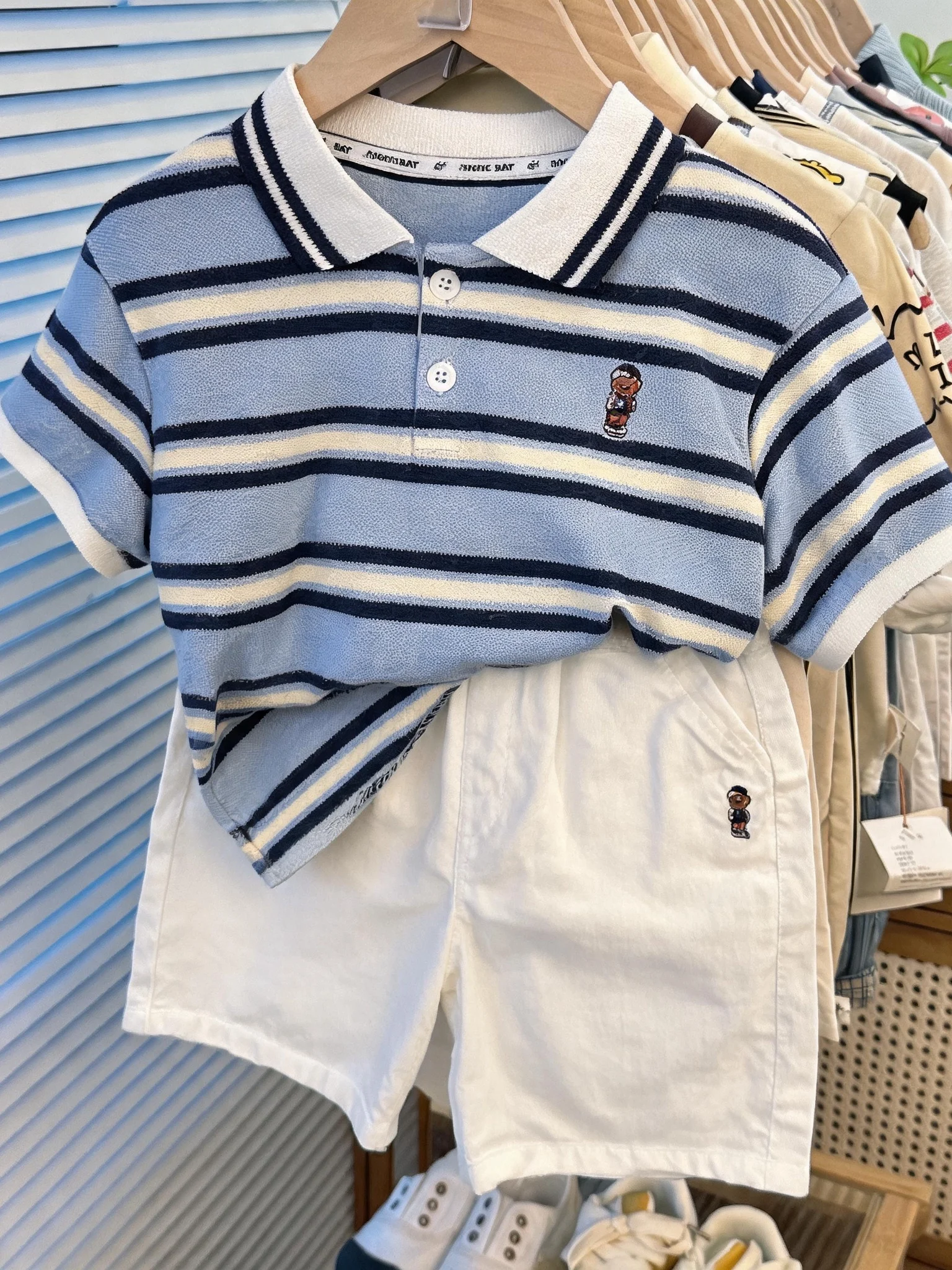 Stylish Boys' Summer Shirt And Shorts Set Color Block Striped Short Sleeve Fashionable Baby Clothes Trendy Children Outfit
Stylish Boys' Summer Shirt And Shorts Set Color Block Striped Short Sleeve Fashionable Baby Clothes Trendy Children Outfit