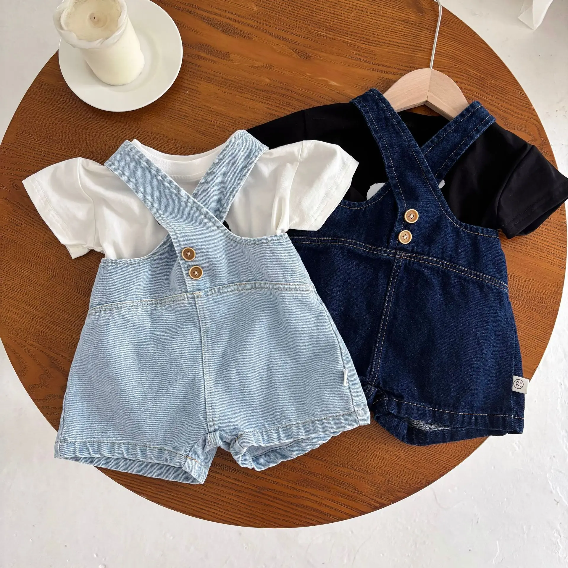 Korean Children Clothing Baby and Toddler Overalls Summer Denim Jumpsuit Stylish Outdoor Wear Casual Pants for Boys and Girls
Korean Children Clothing Baby and Toddler Overalls Summer Denim Jumpsuit Stylish Outdoor Wear Casual Pants for Boys and Girls