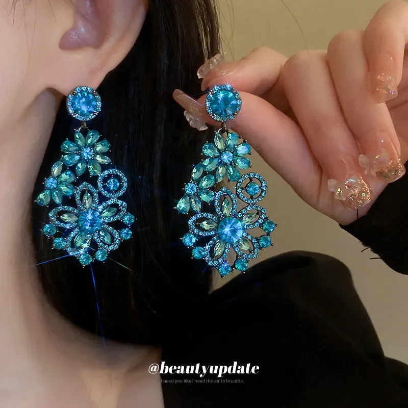 2026 Silver Needle Blue Diamond Encrusted Flower Earrings Exaggerated Retro Design New Fashion Light Luxury Temperament
2026 Silver Needle Blue Diamond Encrusted Flower Earrings Exaggerated Retro Design New Fashion Light Luxury Temperament