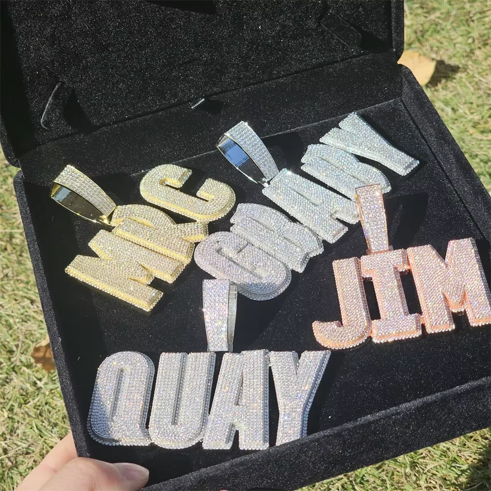 Iced Out Popular Custom Nameplate Necklace Initial Letter Name Pendants with 20mm Cuban Link Chain Hip Hop Jewelry for Men Event
Iced Out Popular Custom Nameplate Necklace Initial Letter Name Pendants with 20mm Cuban Link Chain Hip Hop Jewelry for Men Event