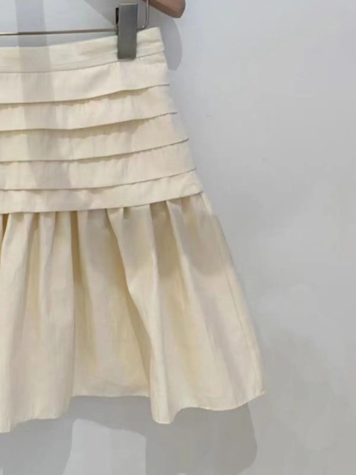 Spring/Summer Women High Waist A-Line Tiered Pleated Spliced Solid Mini Skirt Loose Elegant Fashion Half Skirt
Spring/Summer Women High Waist A-Line Tiered Pleated Spliced Solid Mini Skirt Loose Elegant Fashion Half Skirt