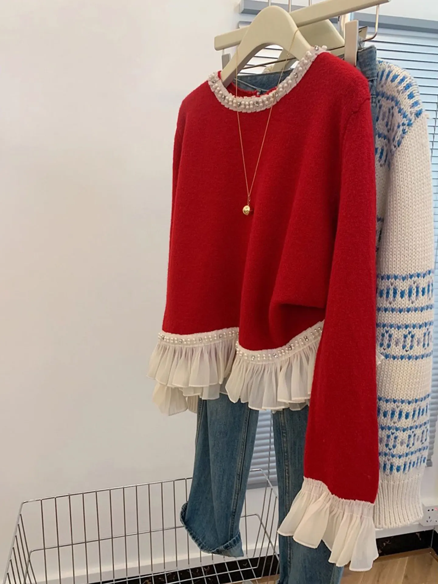 Красный вязаный топ свободного кроя с длинными рукавами для женщин больших размеров, повседневная одежда, модный тренд весны 2026
Красный вязаный топ свободного кроя с длинными рукавами для женщин больших размеров, повседневная одежда, модный тренд весны 2026