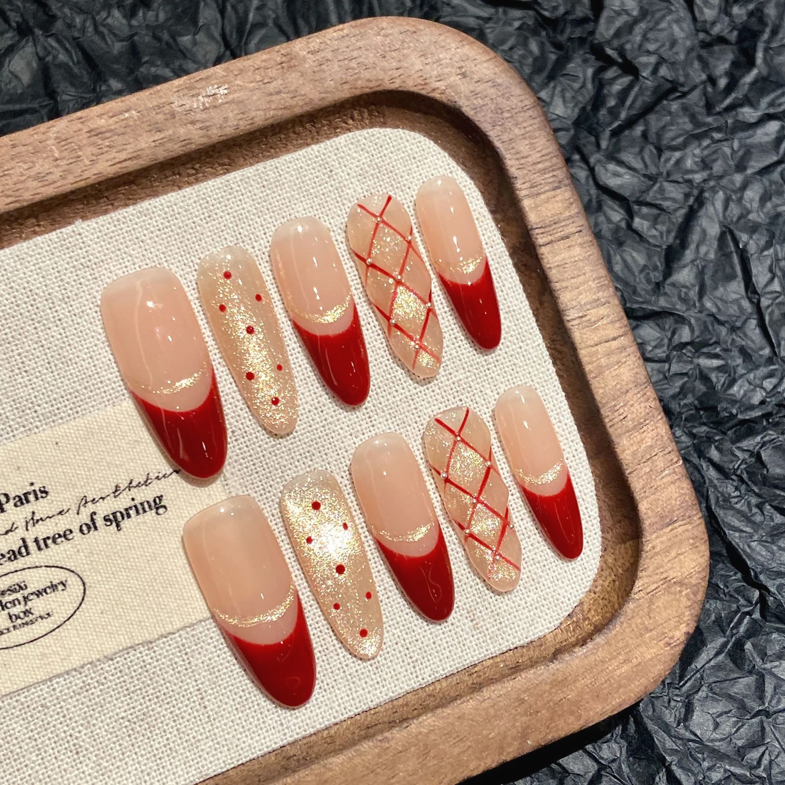 10pcs Red Plaid French Press On Nails Long Almond Wave Point Designs Handmade Fake Nails Flash Gold Cat's Eye New Year Manicure
10pcs Red Plaid French Press On Nails Long Almond Wave Point Designs Handmade Fake Nails Flash Gold Cat's Eye New Year Manicure
