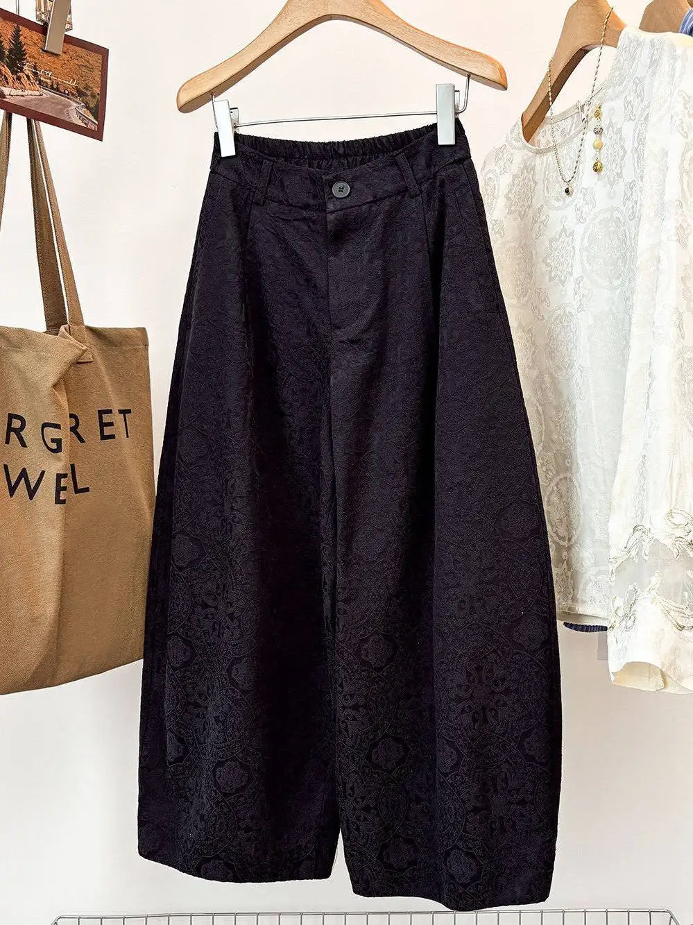 Extra Large Size 300 Pounds plus Size Women's High Waist Embroidered 3D Wide Leg Pants Summer Loose Nine Points Pants
Extra Large Size 300 Pounds plus Size Women's High Waist Embroidered 3D Wide Leg Pants Summer Loose Nine Points Pants