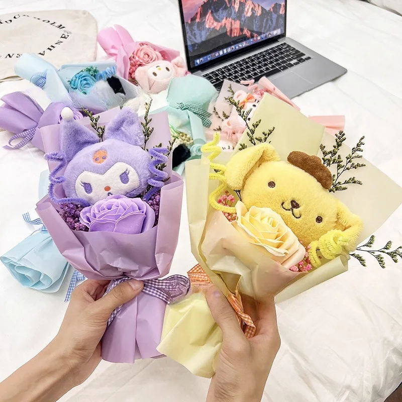 Новая милая кукла Sanrio Kuromi Melody, букет цветов, помпонирин, мягкая мелодия, плюшевая кукла для пар, подарок на годовщину друзей
Новая милая кукла Sanrio Kuromi Melody, букет цветов, помпонирин, мягкая мелодия, плюшевая кукла для пар, подарок на годовщину друзей