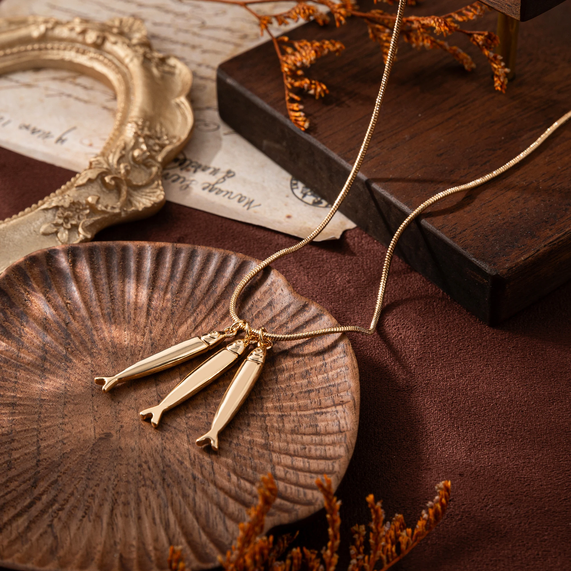 Fashionable and trendy gold fish three handmade DIY pendant accessories Necklaces for women
Fashionable and trendy gold fish three handmade DIY pendant accessories Necklaces for women