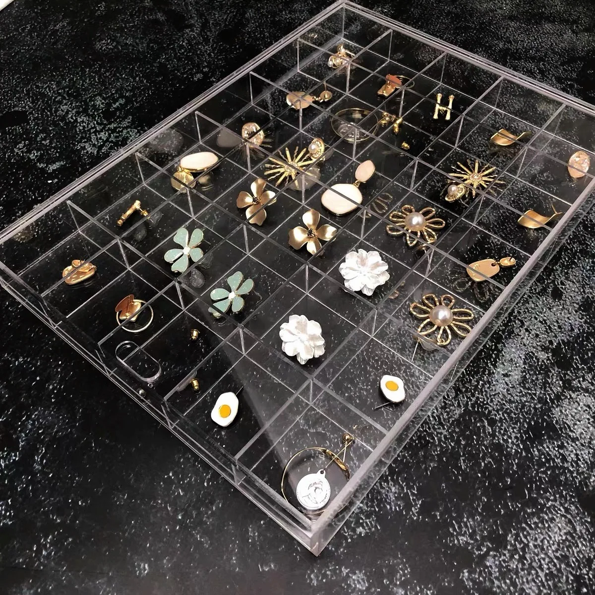 6/12/24/30 Grid Acrylic Display Box For Jewelry Storage, Clear Dustproof Earrings Ring Hair Accessories Display Organizer
6/12/24/30 Grid Acrylic Display Box For Jewelry Storage, Clear Dustproof Earrings Ring Hair Accessories Display Organizer