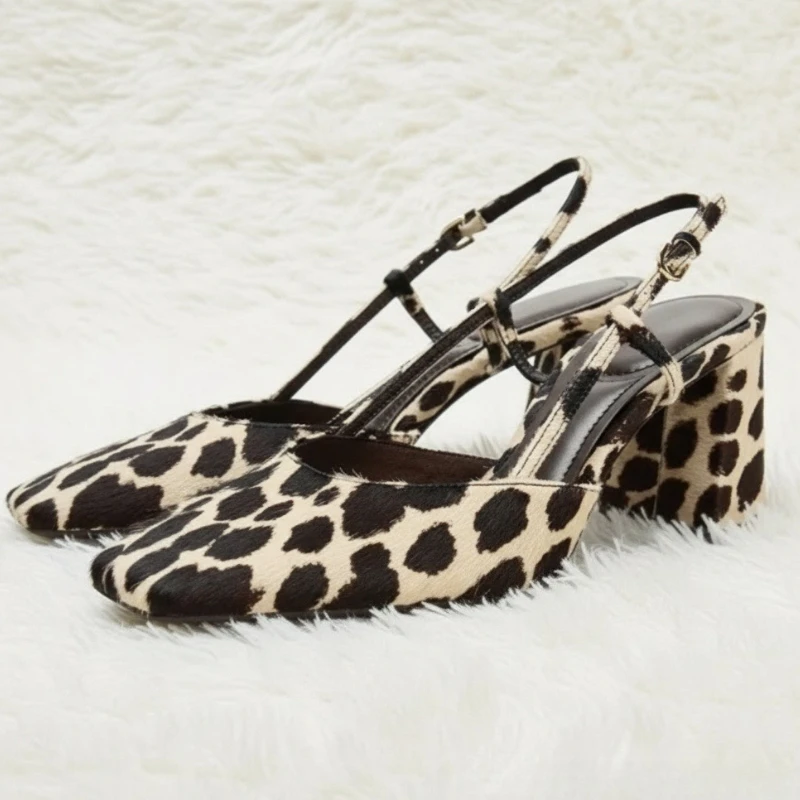 Роскошные дизайнерские женские босоножки с леопардовым принтом, на массивном каблуке, с квадратным носком, с пряжкой, удобные летние туфли-слингбэки на высоком каблуке для женщин
Роскошные дизайнерские женские босоножки с леопардовым принтом, на массивном каблуке, с квадратным носком, с пряжкой, удобные летние туфли-слингбэки на высоком каблуке для женщин
