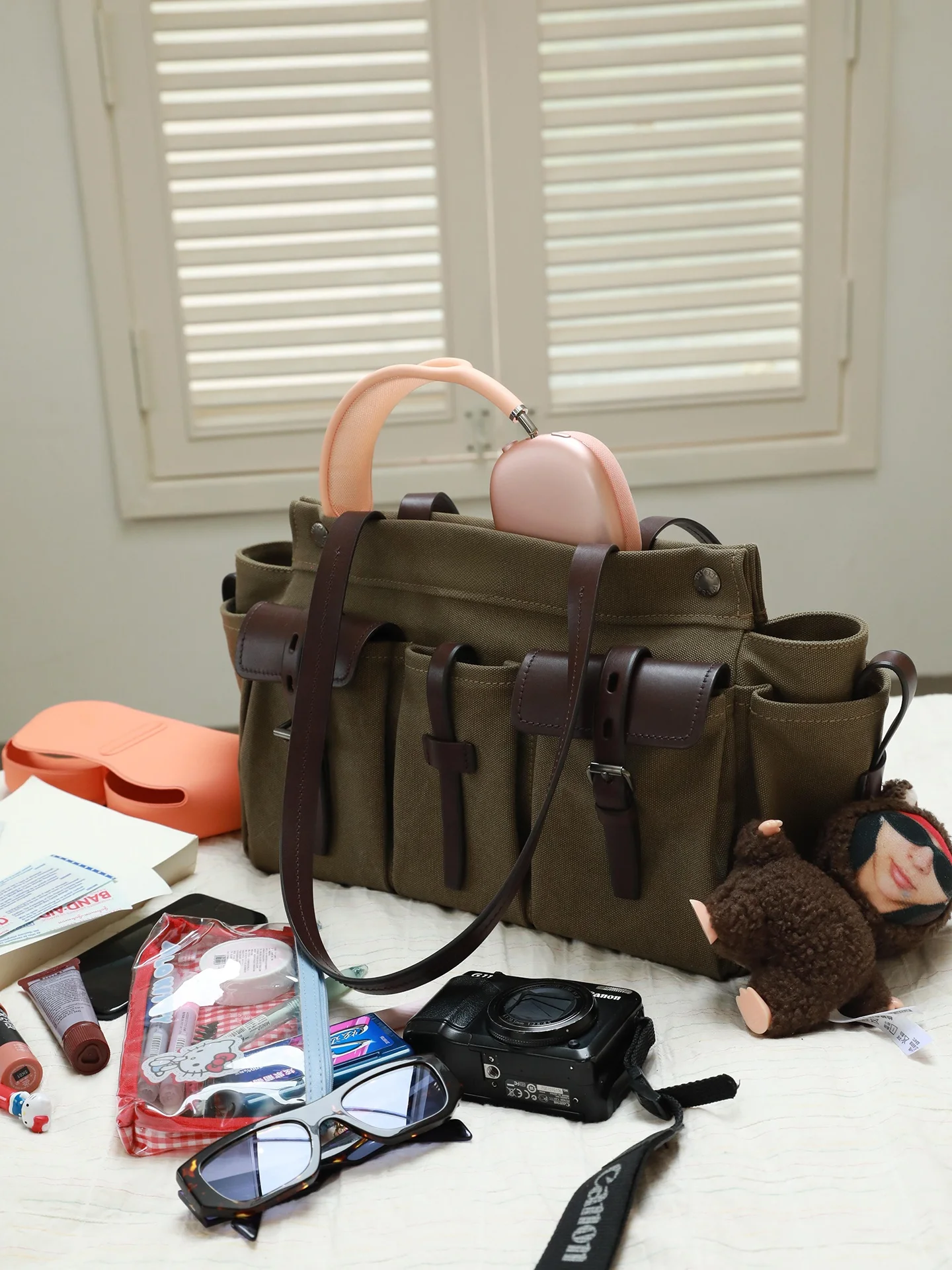 Military Green Retro Large Capacity Canvas Motorcycle Bag Women's 2026 New High-End Single Shoulder Armpit Tote Bag
Military Green Retro Large Capacity Canvas Motorcycle Bag Women's 2026 New High-End Single Shoulder Armpit Tote Bag