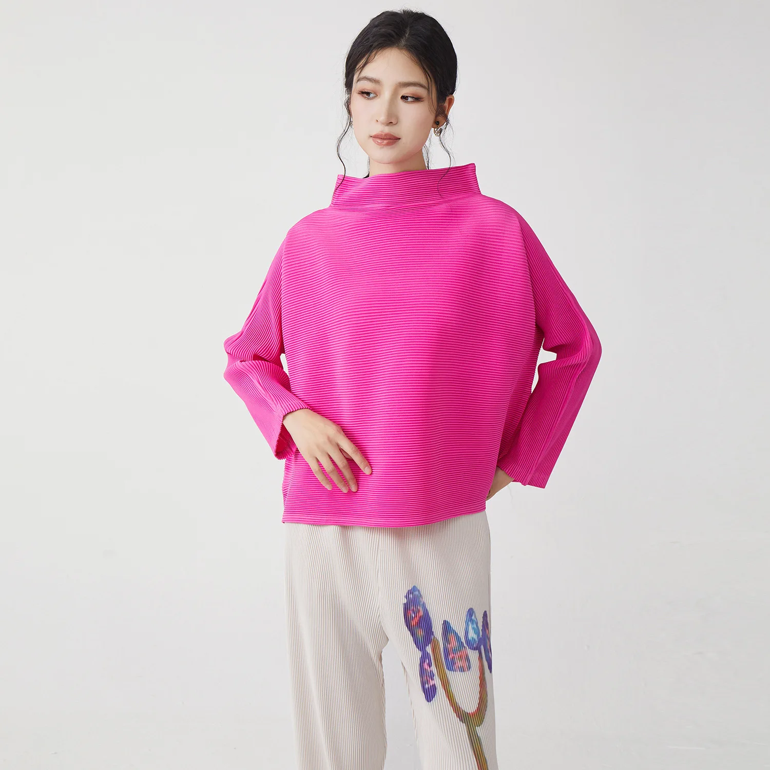 Miyake Pleated Solid Color Blouse 2025 Spring New Half-high Neck Loose Large Size Thin Fashionable T-shirt
Miyake Pleated Solid Color Blouse 2025 Spring New Half-high Neck Loose Large Size Thin Fashionable T-shirt