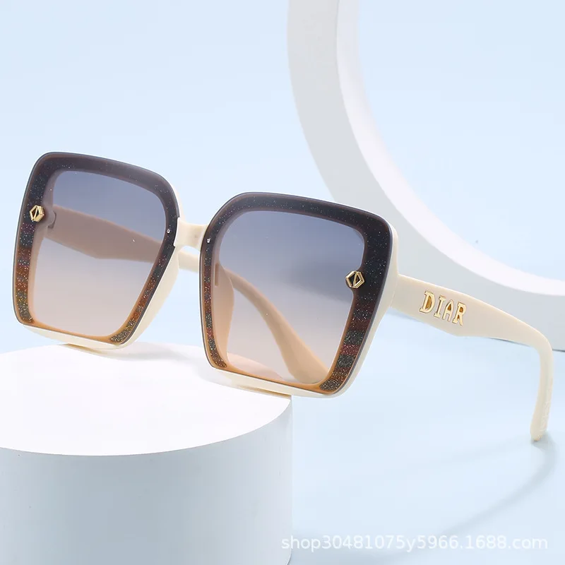 New Trendy Large Frame Square Sunglasses Women Star Pattern Letter Design Master Design Hot Selling Versatile
New Trendy Large Frame Square Sunglasses Women Star Pattern Letter Design Master Design Hot Selling Versatile