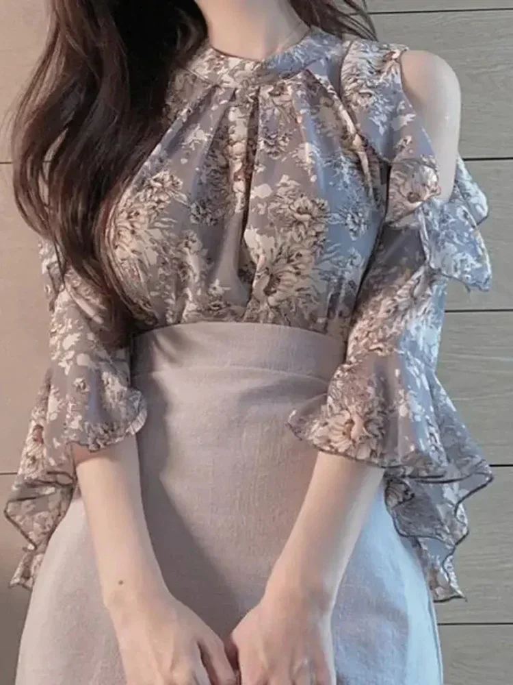 Stylish French Design Off Shoulder Chiffon Bl Women Vintage Elegant Sweet with Design Flare Sleeve Sweet Floral Perfect Summer
Stylish French Design Off Shoulder Chiffon Bl Women Vintage Elegant Sweet with Design Flare Sleeve Sweet Floral Perfect Summer