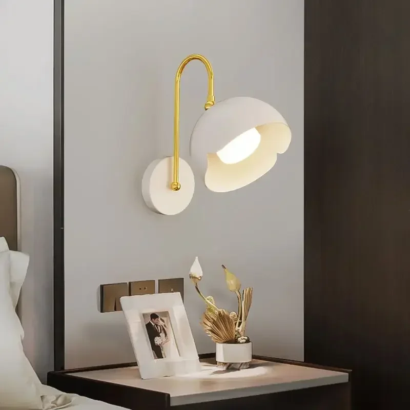 Wall lamp, bedroom bedside lamp Nordic light luxury flower simple modern living room background wall decorative light
Wall lamp, bedroom bedside lamp Nordic light luxury flower simple modern living room background wall decorative light