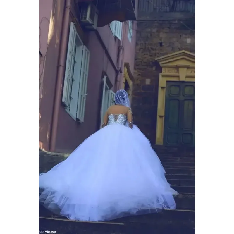 Customized Luxury Crystals Long Sleeves Ball Gowns Wedding Dresses Rhinestones Lace-Up Back Arabic Gown Sheer Neck Vestidos De N
Customized Luxury Crystals Long Sleeves Ball Gowns Wedding Dresses Rhinestones Lace-Up Back Arabic Gown Sheer Neck Vestidos De N