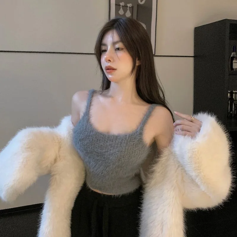 Women Faux Mink Fur Knitted Camisole Vest Cropped Tops Autumn Winter Female Club Party Sleeveless Sweater Tank Tops
Women Faux Mink Fur Knitted Camisole Vest Cropped Tops Autumn Winter Female Club Party Sleeveless Sweater Tank Tops