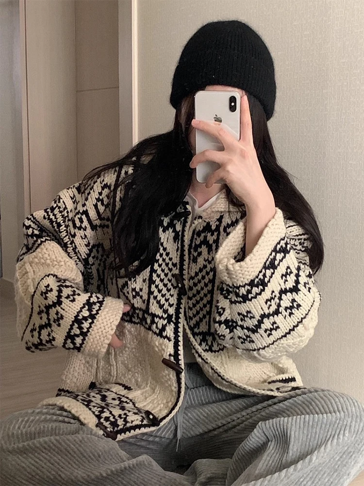 Шикарный осенне-зимний винтажный вязаный свитер из сетки, пальто, женское длинное пальто с вышивкой све, цветной трикотаж, верхняя одежда, пальто
Шикарный осенне-зимний винтажный вязаный свитер из сетки, пальто, женское длинное пальто с вышивкой све, цветной трикотаж, верхняя одежда, пальто