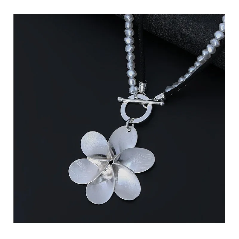 New Pearl Necklace Collarbone Chain Women's Flower High-end Versatile Jewelry Retro Simple Necklace
New Pearl Necklace Collarbone Chain Women's Flower High-end Versatile Jewelry Retro Simple Necklace
