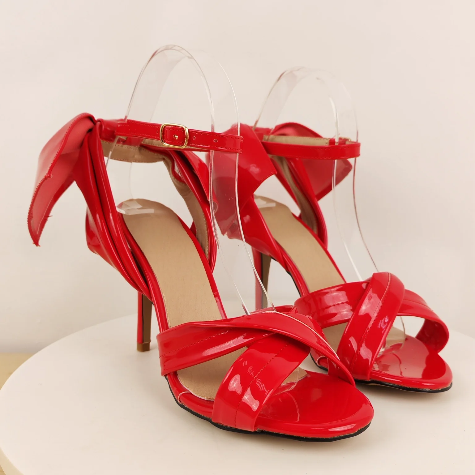Red Patent Leather Over-size Back Butterfly-knot Women Stiletto Heel Sandals De Mujer Peep Toe Ankle Strap Elegant Wedding Shoes
Red Patent Leather Over-size Back Butterfly-knot Women Stiletto Heel Sandals De Mujer Peep Toe Ankle Strap Elegant Wedding Shoes