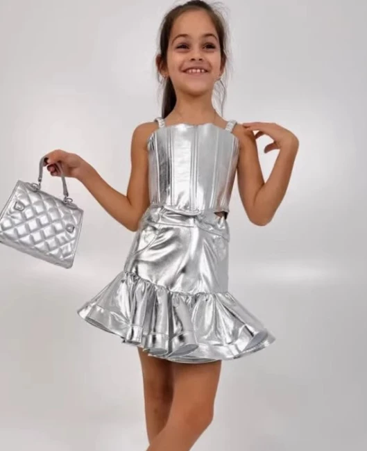 2026 New Russian Girls Spring Summer PU Leather Bright Color Camisole Vest Fish Tail Skirt Children Two-piece Set
2026 New Russian Girls Spring Summer PU Leather Bright Color Camisole Vest Fish Tail Skirt Children Two-piece Set