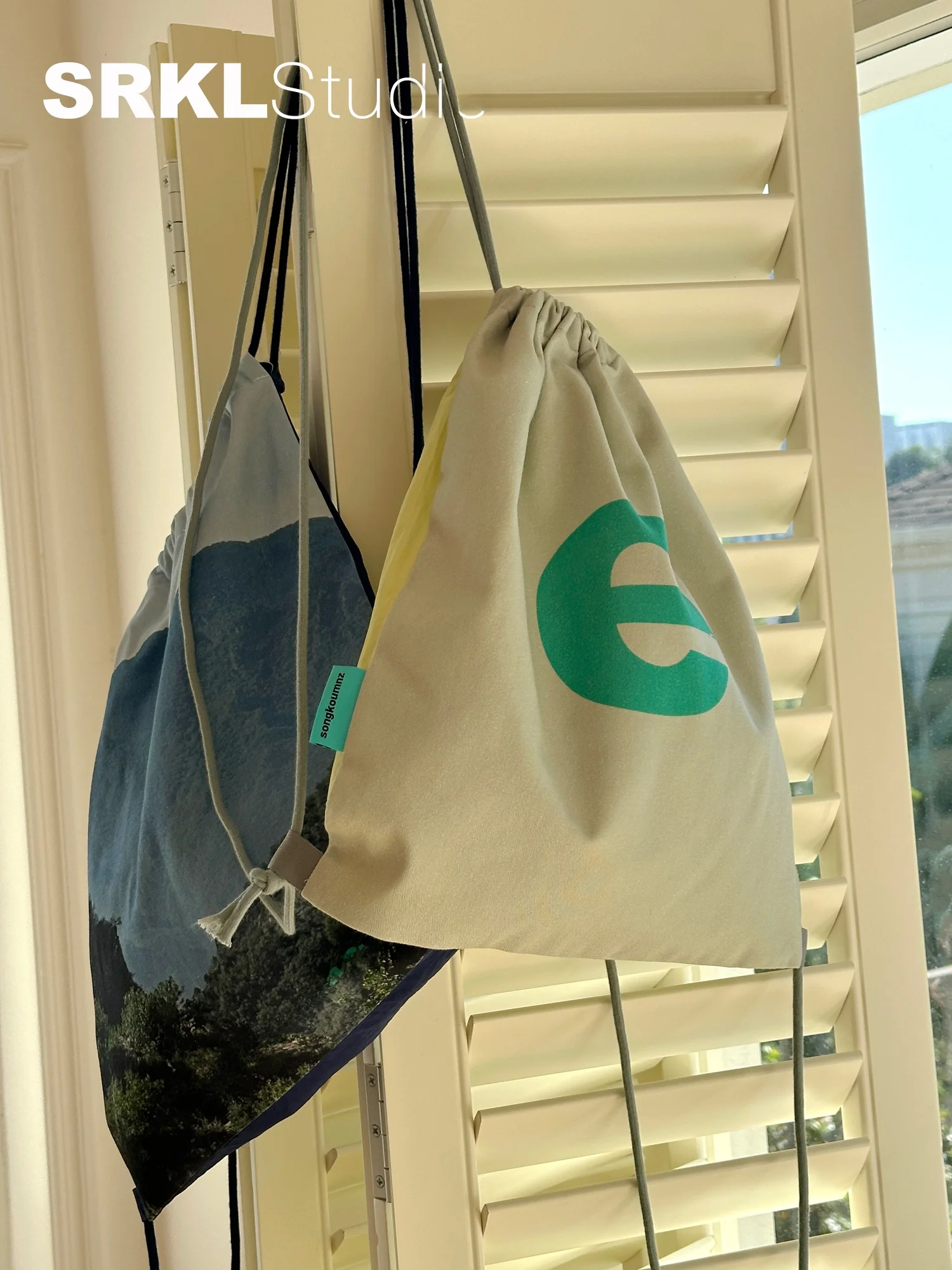 Уличная сумка для хранения из нейлонового холста с принтом, на завязках, с регулируемым плечевым ремнем, многоразовая дорожная сумка
Уличная сумка для хранения из нейлонового холста с принтом, на завязках, с регулируемым плечевым ремнем, многоразовая дорожная сумка