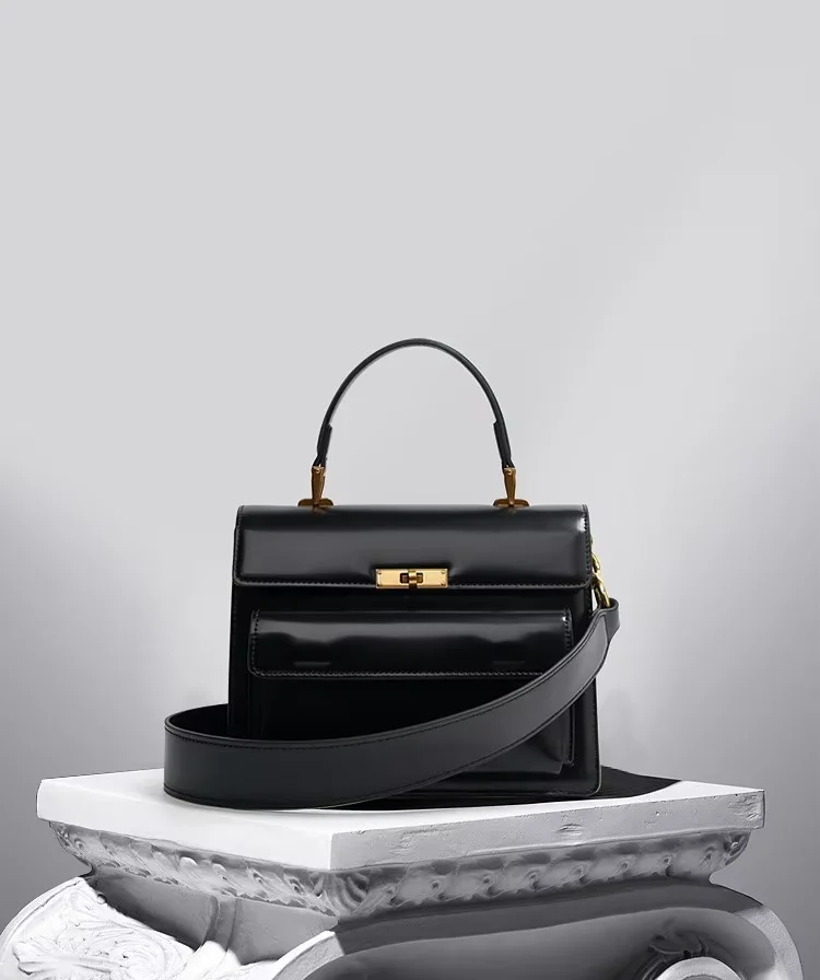 2026 New Designer Bag Handbag Computer Shoulder Bag Women's Fashion All-Match Crossbody Ladies Bag Lock Quality Supplier
2026 New Designer Bag Handbag Computer Shoulder Bag Women's Fashion All-Match Crossbody Ladies Bag Lock Quality Supplier