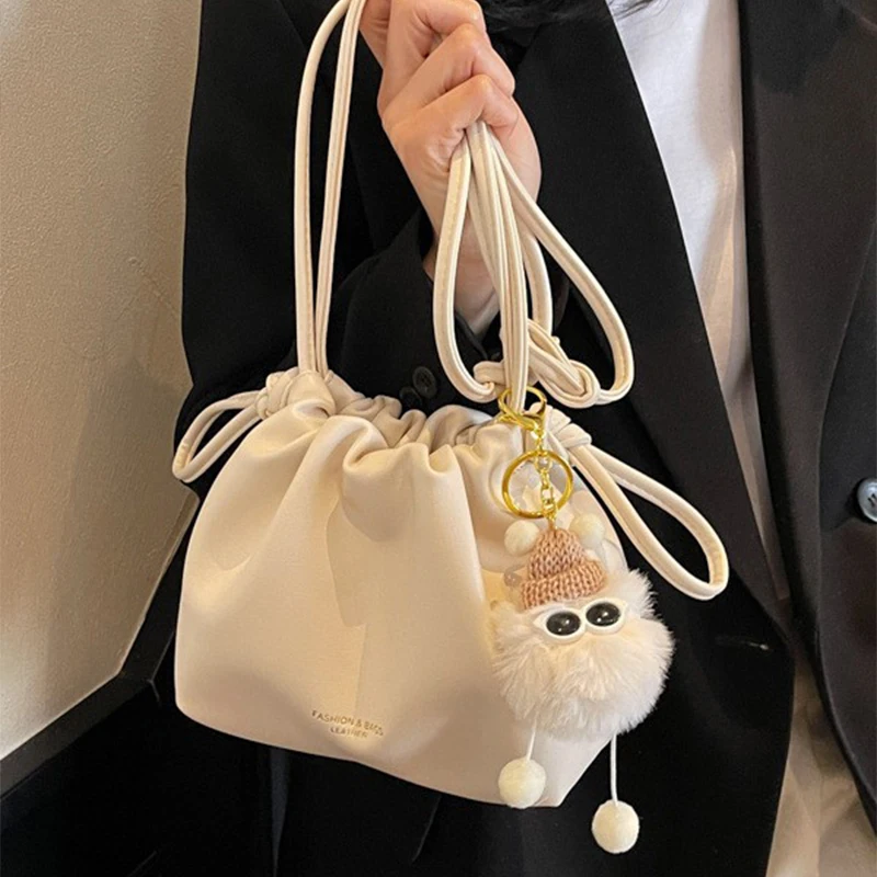 Korean Version Popular Bucket Bags Niche Design Cloud Messenger Bags High Quality Pu Leather Handbags New Pleated Versatile Bags
Korean Version Popular Bucket Bags Niche Design Cloud Messenger Bags High Quality Pu Leather Handbags New Pleated Versatile Bags