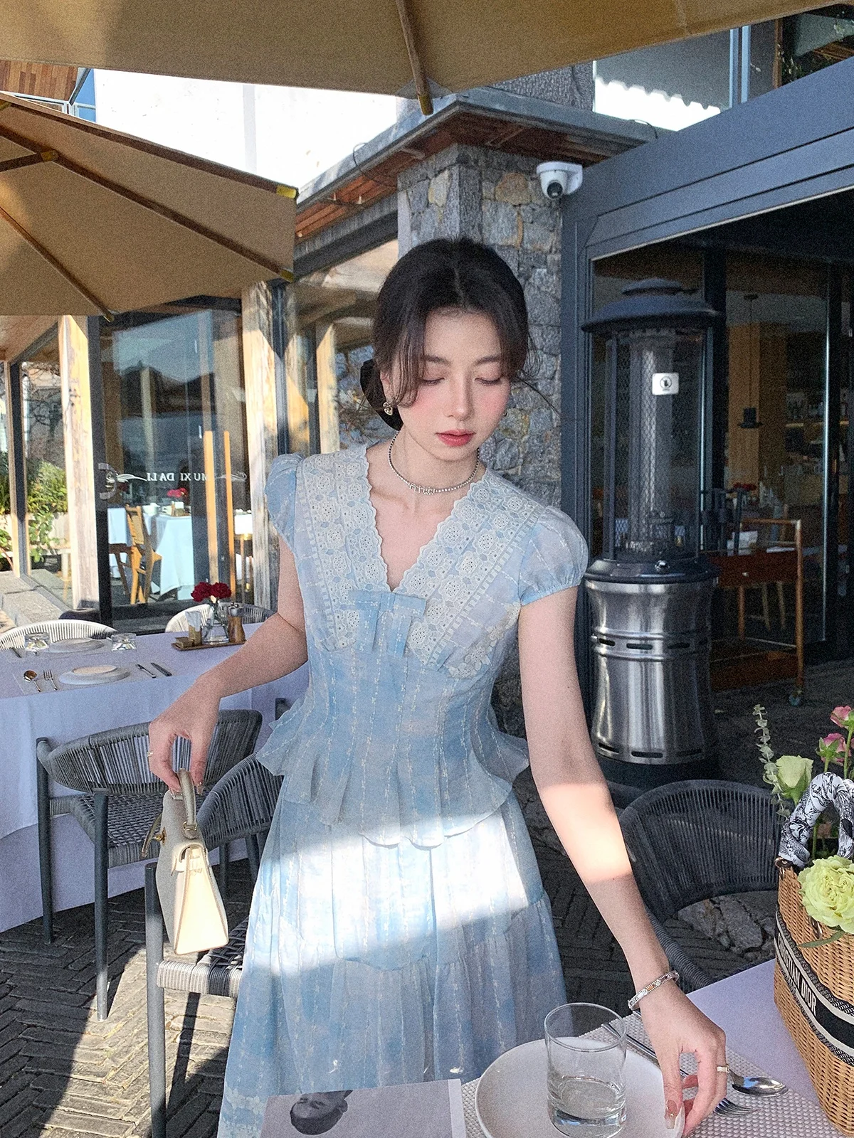 Ele Blue V-Ne irt And Skirt Set Women's Summer Faion High-End Feelings Bubble Sve Casual Outfit for Adults
Ele Blue V-Ne irt And Skirt Set Women's Summer Faion High-End Feelings Bubble Sve Casual Outfit for Adults