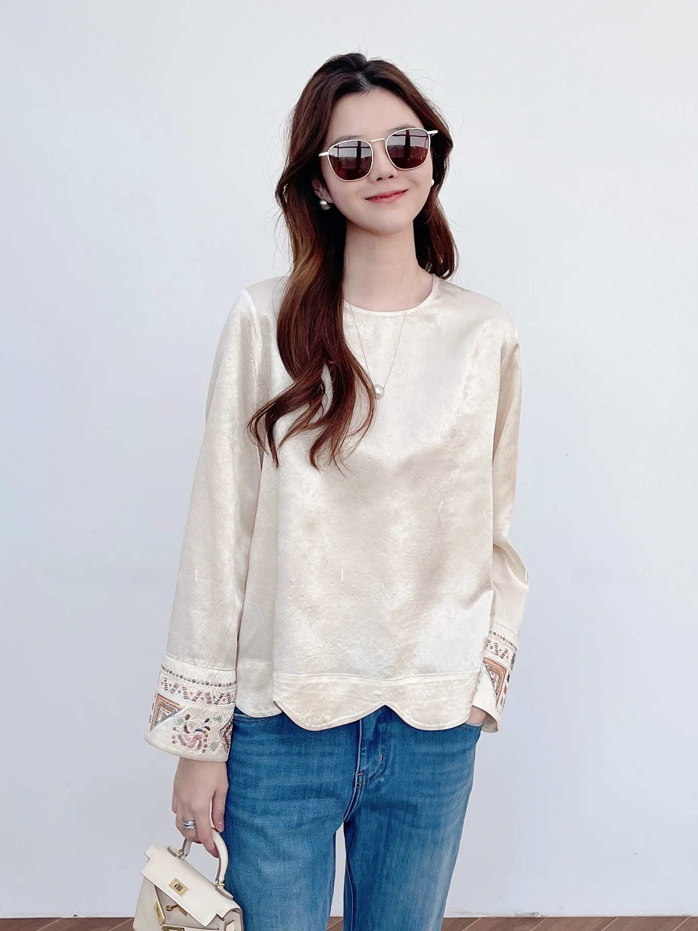 Корейская ацетатная ткань, длинный рукав, вышивка, тяжелая отделка, узорчатый топ из плотного ацетата с бахромой
Корейская ацетатная ткань, длинный рукав, вышивка, тяжелая отделка, узорчатый топ из плотного ацетата с бахромой