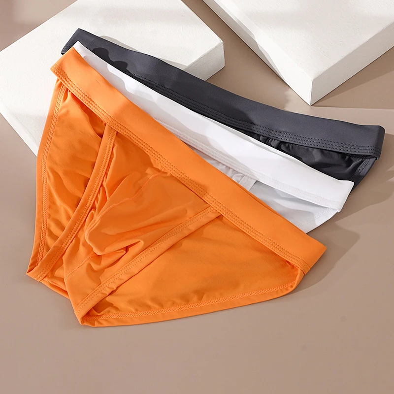 Men's Ice Silk Seamless Briefs Summer Thin Sexy Quick Drying Panties Underpants Solid Breathable U Bulge Pouch Underwear Homme
Men's Ice Silk Seamless Briefs Summer Thin Sexy Quick Drying Panties Underpants Solid Breathable U Bulge Pouch Underwear Homme