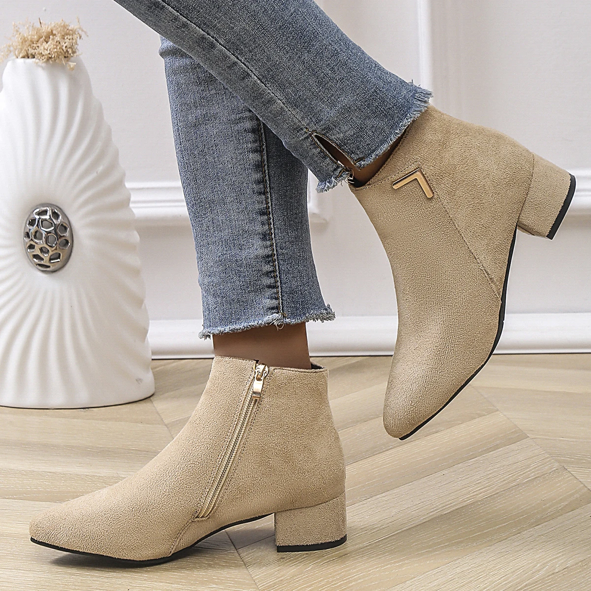 Winter Shoes Women Boots Fashion Waterproof Booties Plus Size Comfortable Soft Bottom Female Platform Shoes Red Botas De Mujer
Winter Shoes Women Boots Fashion Waterproof Booties Plus Size Comfortable Soft Bottom Female Platform Shoes Red Botas De Mujer