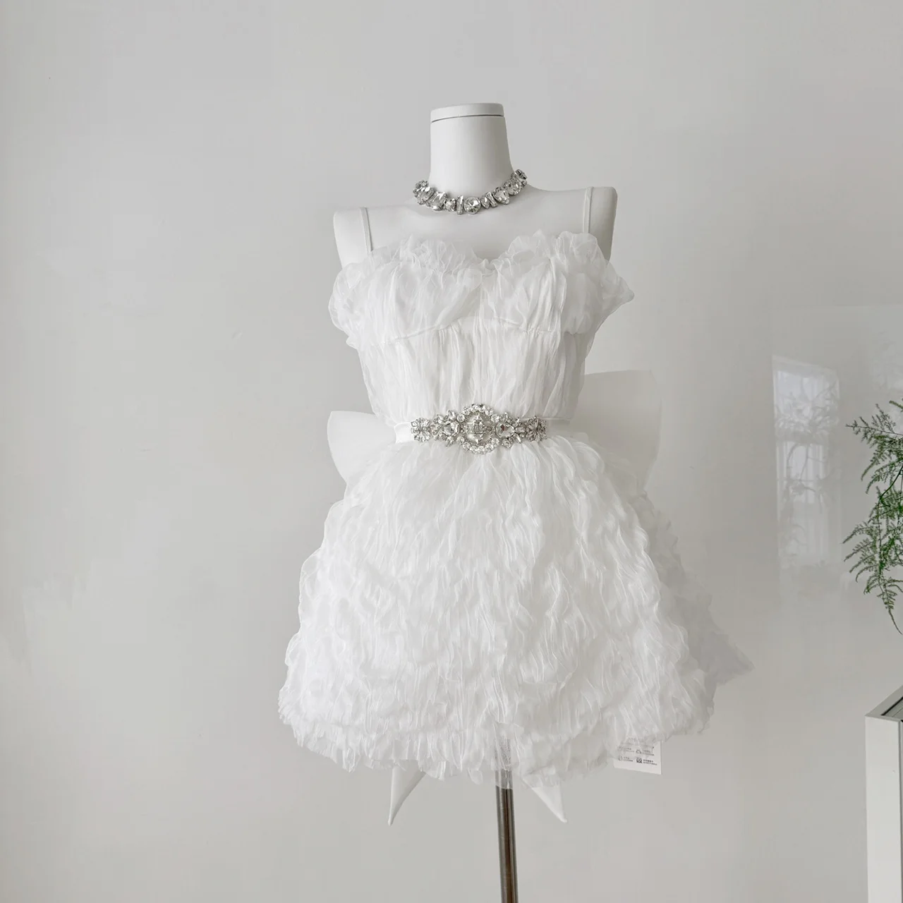Birthday Party Women's Fro Heavy Embellied Diamond Waist Cinched Strap Puffy with Detachable Bow White Dress
Birthday Party Women's Fro Heavy Embellied Diamond Waist Cinched Strap Puffy with Detachable Bow White Dress