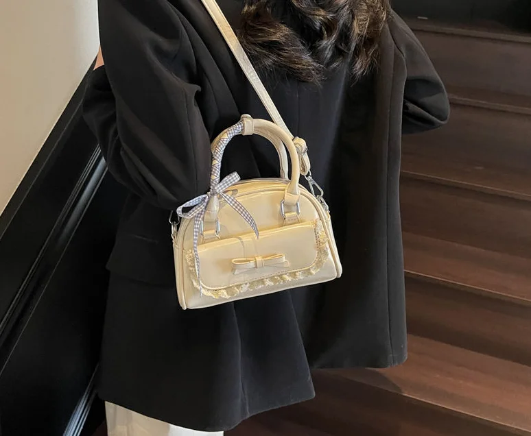 Korean Version Simple Small Bag for Women's Casual and Versatile Shoulder Crossbody Bag Temperament
Korean Version Simple Small Bag for Women's Casual and Versatile Shoulder Crossbody Bag Temperament