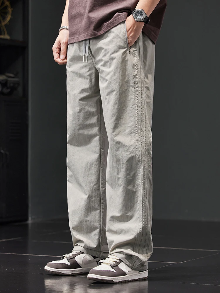 Свободные прямые мужские повседневные брюки из ледяного шелка, тонкие летние модные брюки для отдыха, рабочая одежда в американском стиле ретро
Свободные прямые мужские повседневные брюки из ледяного шелка, тонкие летние модные брюки для отдыха, рабочая одежда в американском стиле ретро