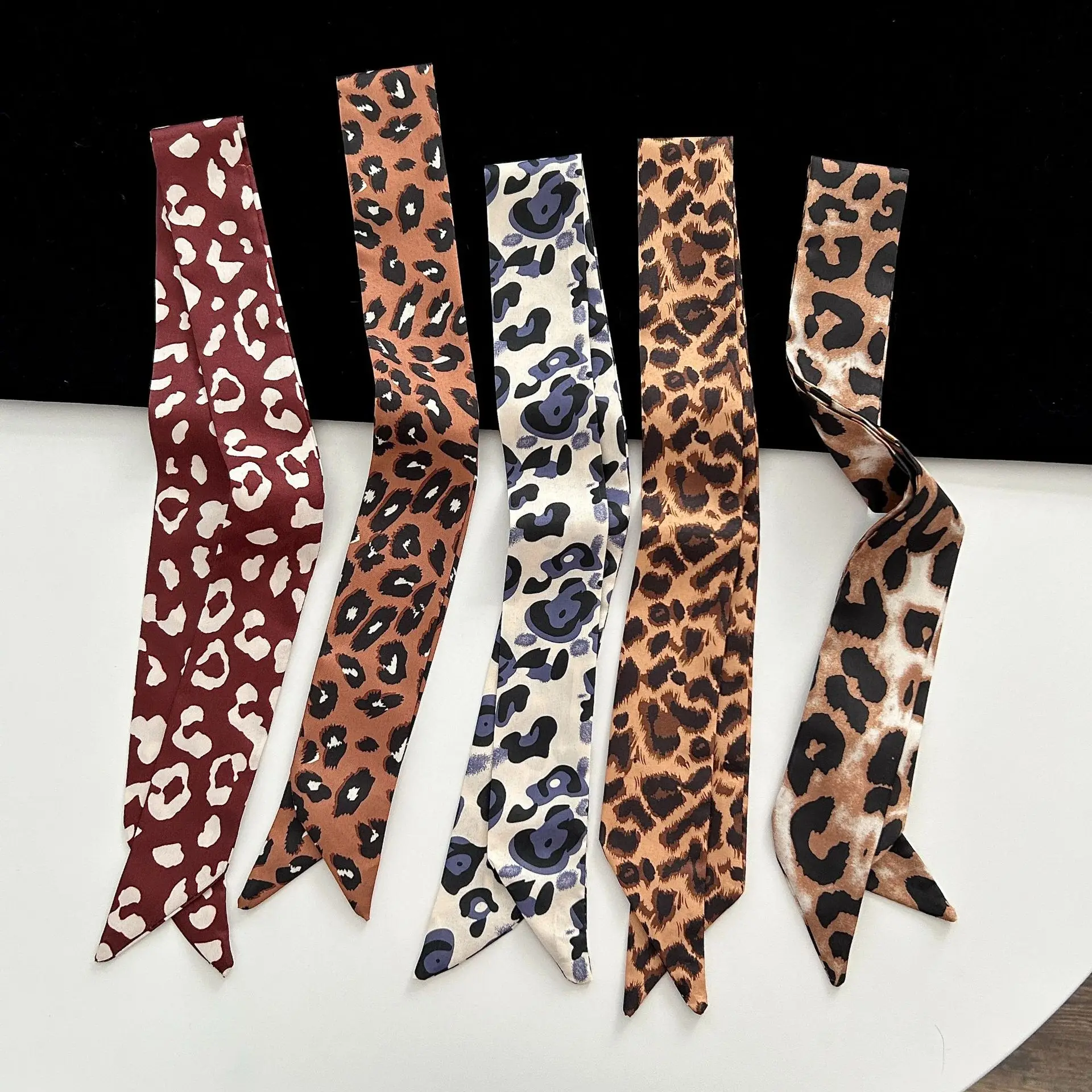 Vintage Skinny Scarf Leopard Print Necktie Ribbon Women's Satin Hair Scarf Bandana Multi-use Fashion Accessories for Daily Use
Vintage Skinny Scarf Leopard Print Necktie Ribbon Women's Satin Hair Scarf Bandana Multi-use Fashion Accessories for Daily Use
