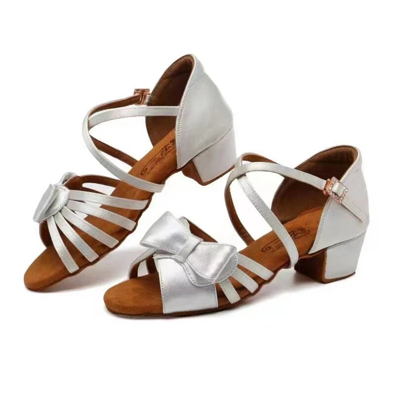 White Satin Cross Buckle Dance Shoes Soft Soled Suede Dance Shoes Comfortable Low Heeled Children's Adult Latin Dance Shoes
White Satin Cross Buckle Dance Shoes Soft Soled Suede Dance Shoes Comfortable Low Heeled Children's Adult Latin Dance Shoes