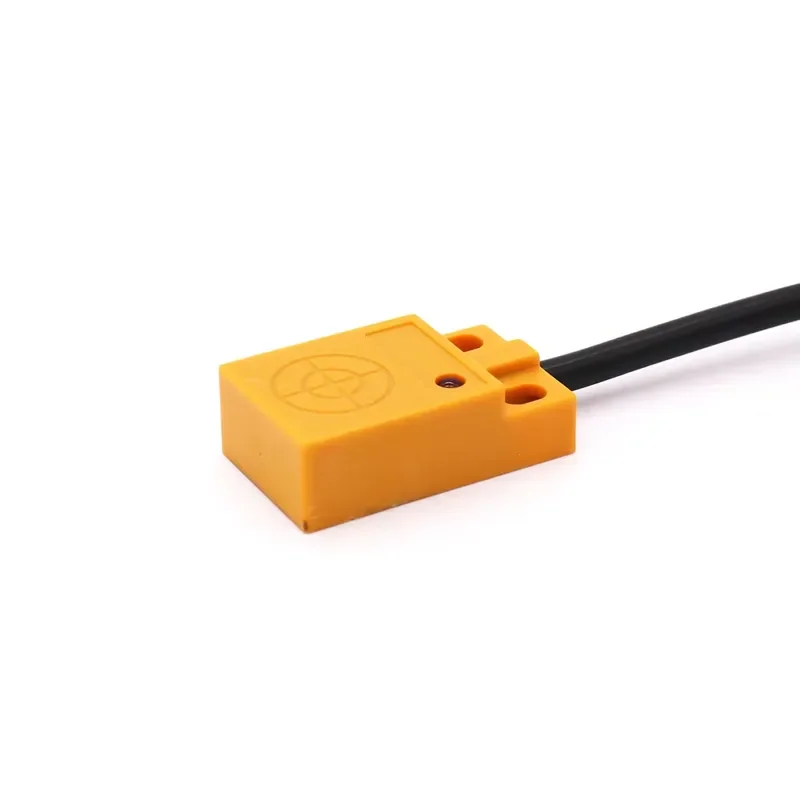 DINGGAN factory direct sell IS18 flat type rectangular proximity inductive sensor 5mm distance 10-30vdc DC
DINGGAN factory direct sell IS18 flat type rectangular proximity inductive sensor 5mm distance 10-30vdc DC