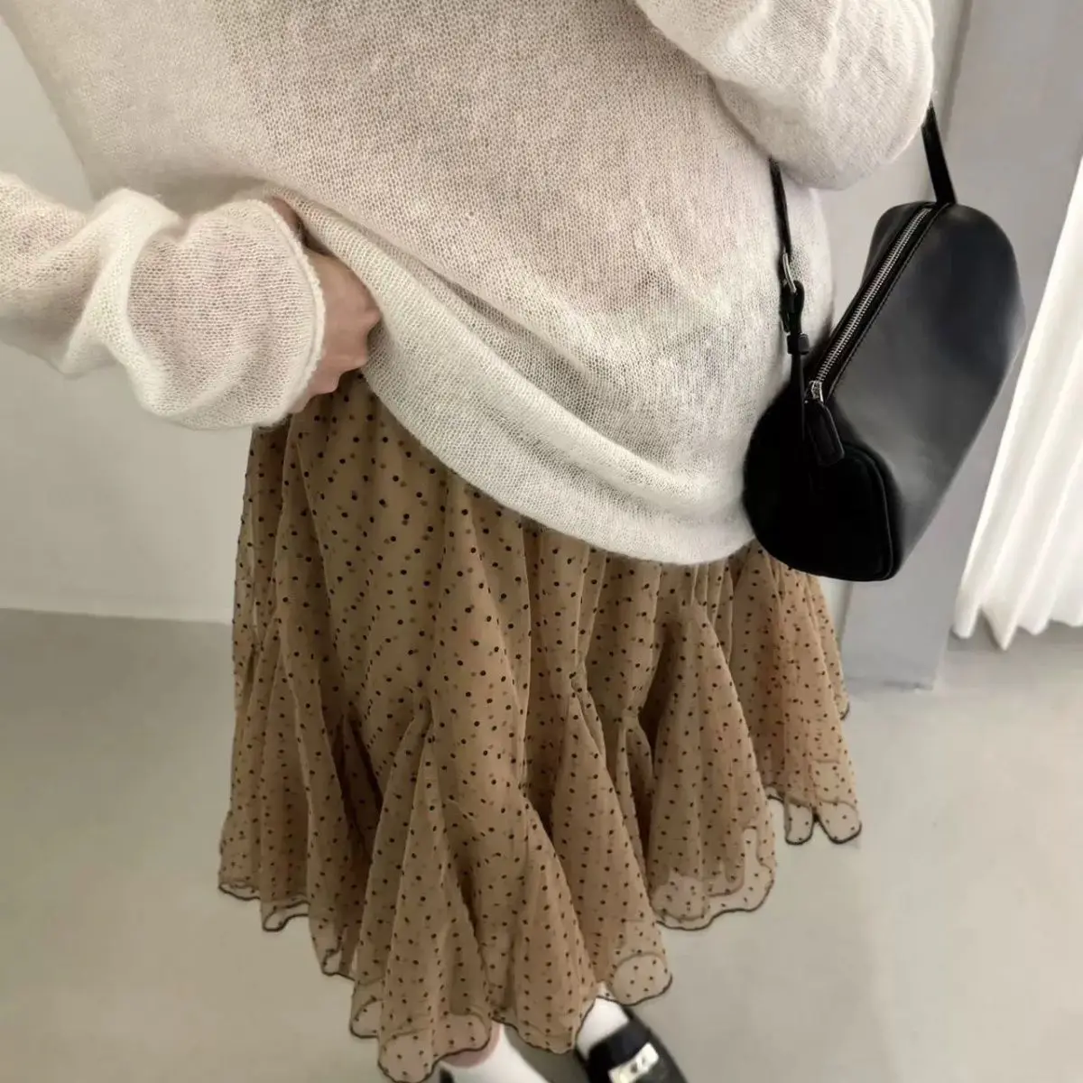 2026 spring and summer new women's mesh skirt Japanese sweet and versatile and thin A-word polka dot short skirt
2026 spring and summer new women's mesh skirt Japanese sweet and versatile and thin A-word polka dot short skirt
