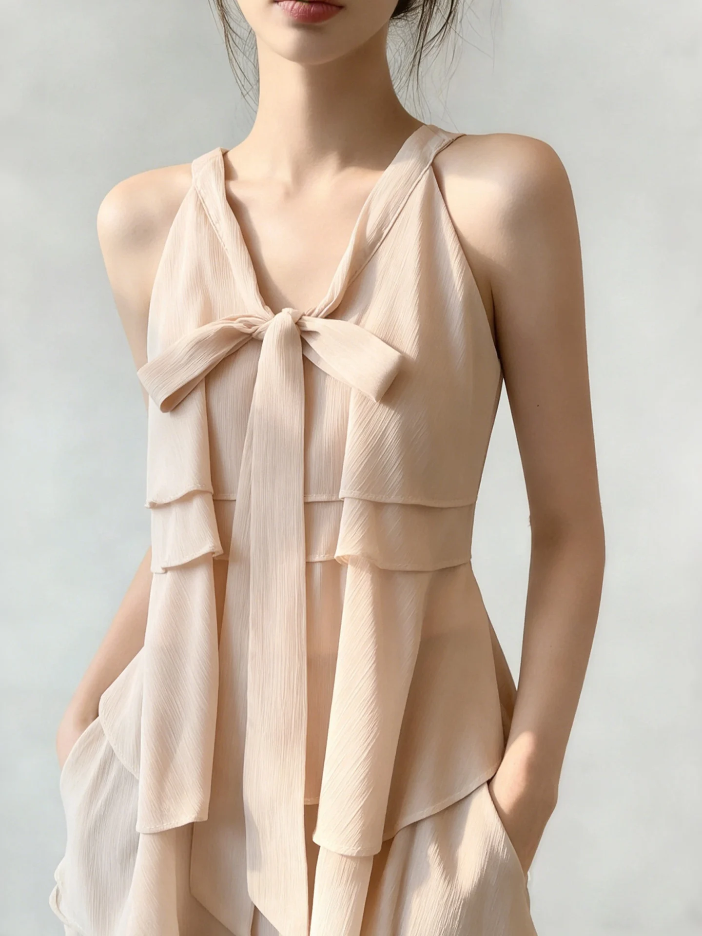 V-Neck Knot Chiffon Top with Lace Trim Waist-Cinching Sleeveless Summer New Style for Young Women Unique And Beautiful
V-Neck Knot Chiffon Top with Lace Trim Waist-Cinching Sleeveless Summer New Style for Young Women Unique And Beautiful
