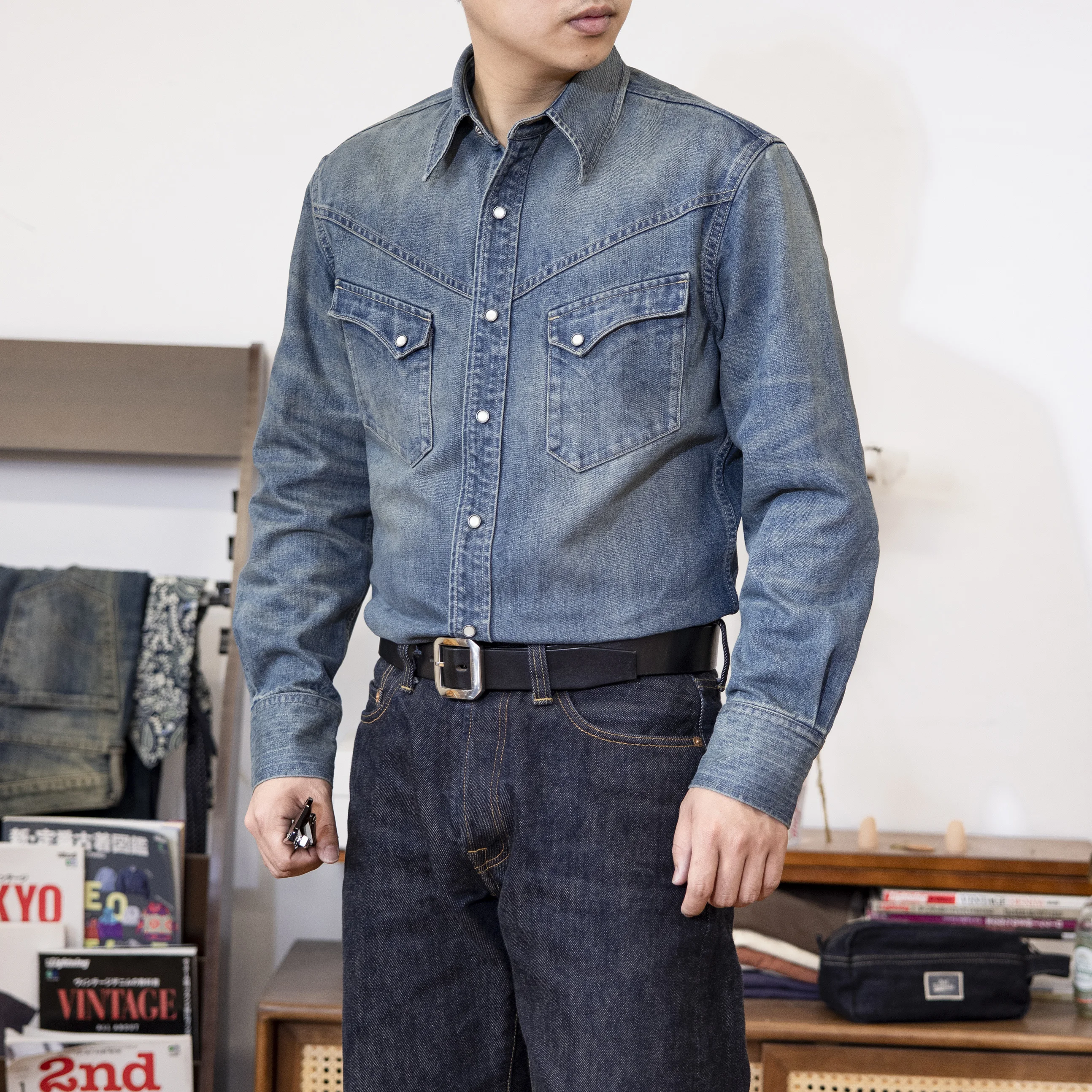 ST-0072 Big US Size Genuine Quality Vintage Looking Loose Fitting Mans 100% Cotton 11oz DenimShirt
ST-0072 Big US Size Genuine Quality Vintage Looking Loose Fitting Mans 100% Cotton 11oz DenimShirt