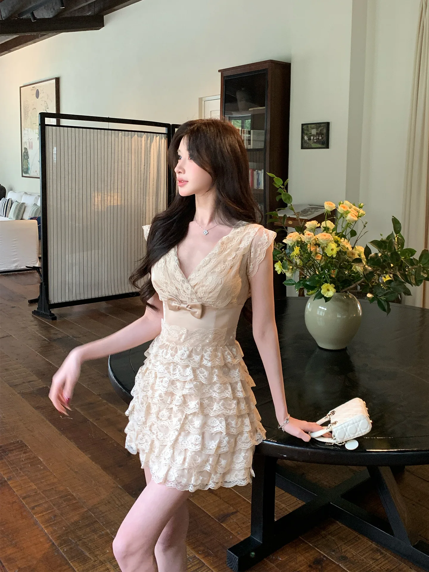 Sexy Knot V-neck Dress Lace Waist-cinching Cake Short Skirt Sweet Style No Brand 2026 Spring Season Ladies' Dress
Sexy Knot V-neck Dress Lace Waist-cinching Cake Short Skirt Sweet Style No Brand 2026 Spring Season Ladies' Dress