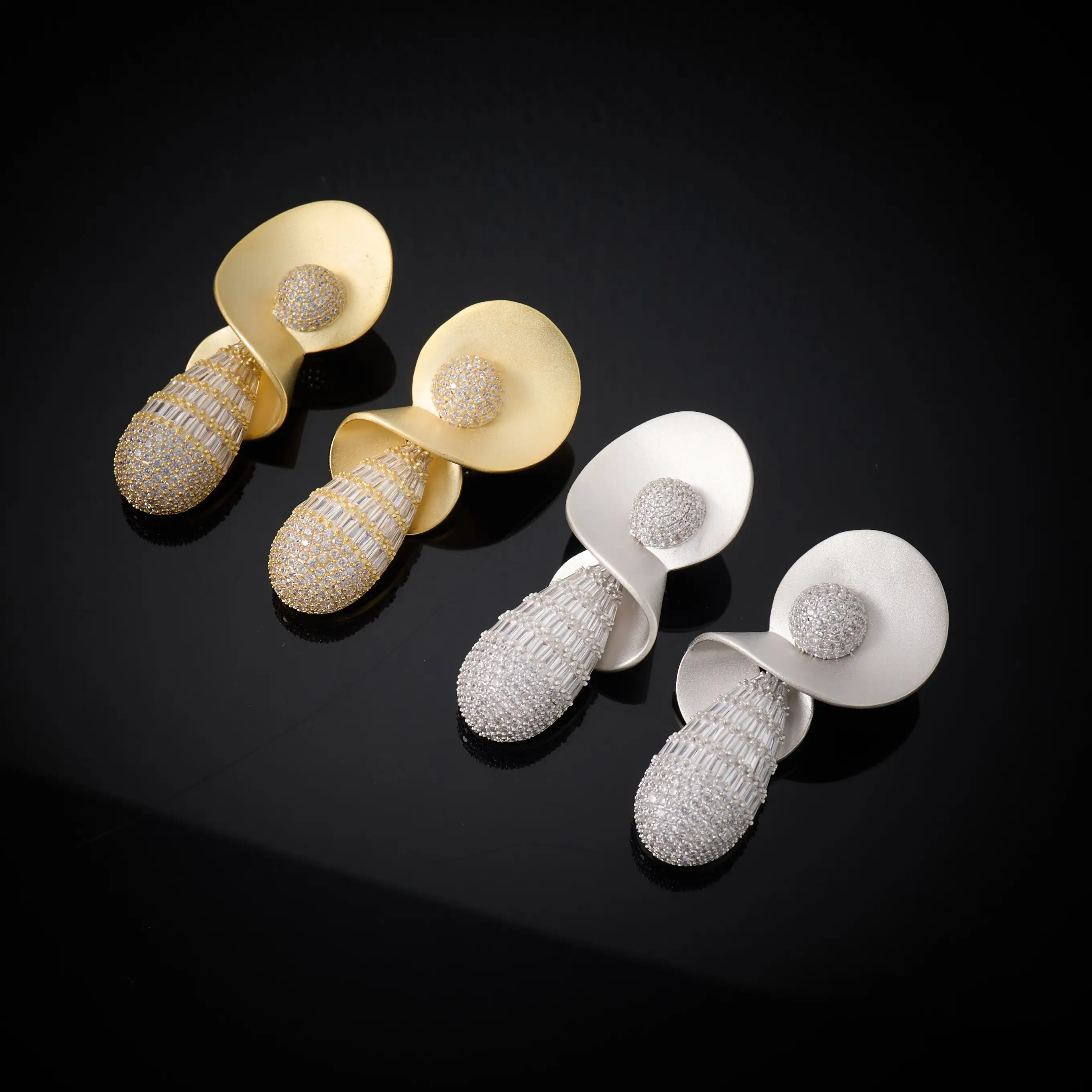 IN JEWELIFE модные позолоченные серьги-капли с пескоструйной обработкой для женщин, висячие серьги с кубическим цирконием, ювелирные аксессуары
IN JEWELIFE модные позолоченные серьги-капли с пескоструйной обработкой для женщин, висячие серьги с кубическим цирконием, ювелирные аксессуары