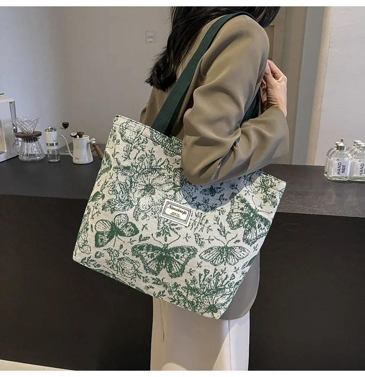Large Capacity Women's Canvas Shoulder Tote Bag Casual Versatile Zipping Design for Student Class Commuting Travel
Large Capacity Women's Canvas Shoulder Tote Bag Casual Versatile Zipping Design for Student Class Commuting Travel
