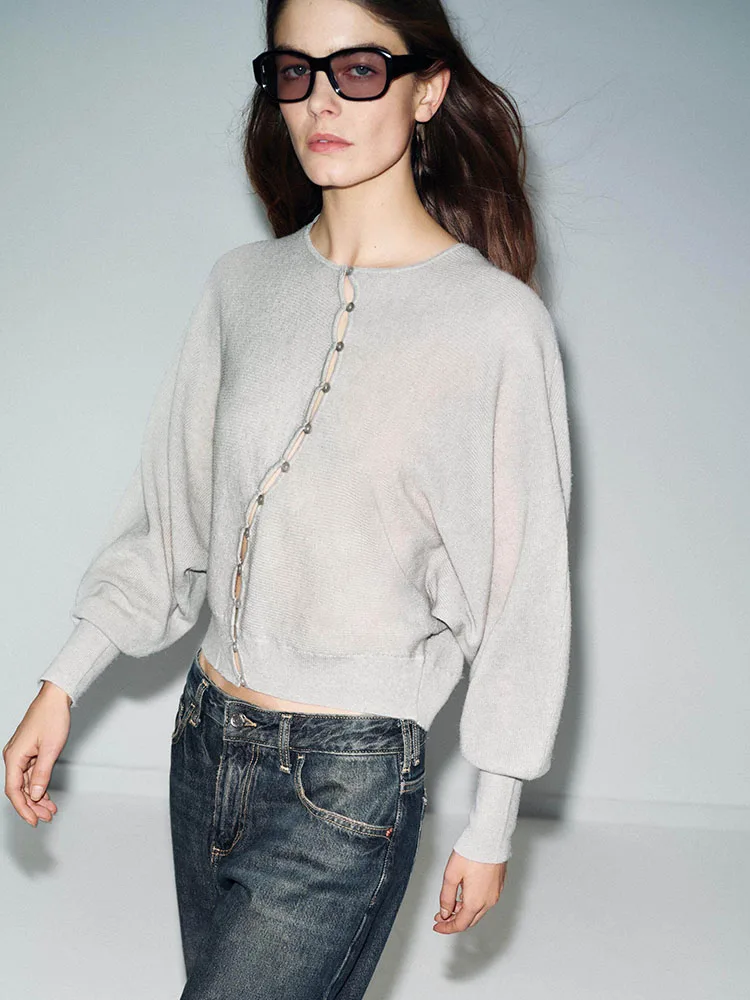 Spring 2026 Women's Casual Loose Knitted Long Sleeve round Neck Double Breasted Coat Fashionable Outerwear Short Length
Spring 2026 Women's Casual Loose Knitted Long Sleeve round Neck Double Breasted Coat Fashionable Outerwear Short Length