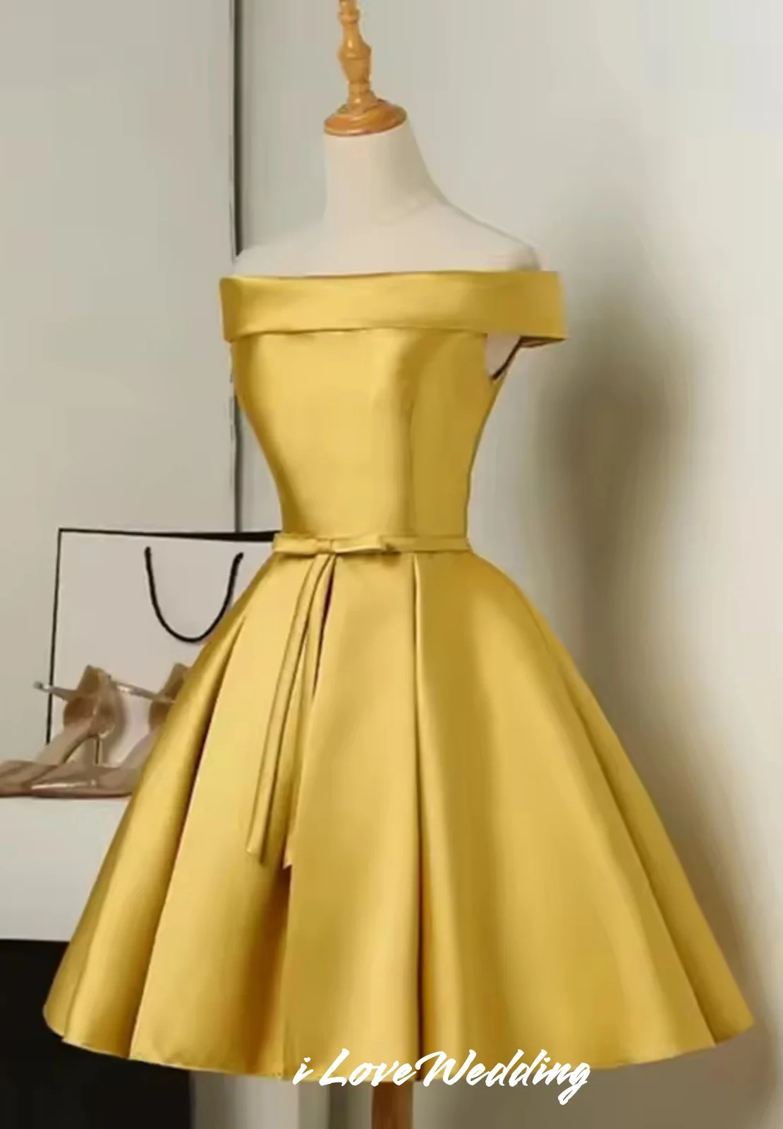 Golden off The Shoulder A Line Cocktail Dresses Strapless Satin Dresses Women Criss Cross Wedding Bridesmaid Gowns Customized
Golden off The Shoulder A Line Cocktail Dresses Strapless Satin Dresses Women Criss Cross Wedding Bridesmaid Gowns Customized