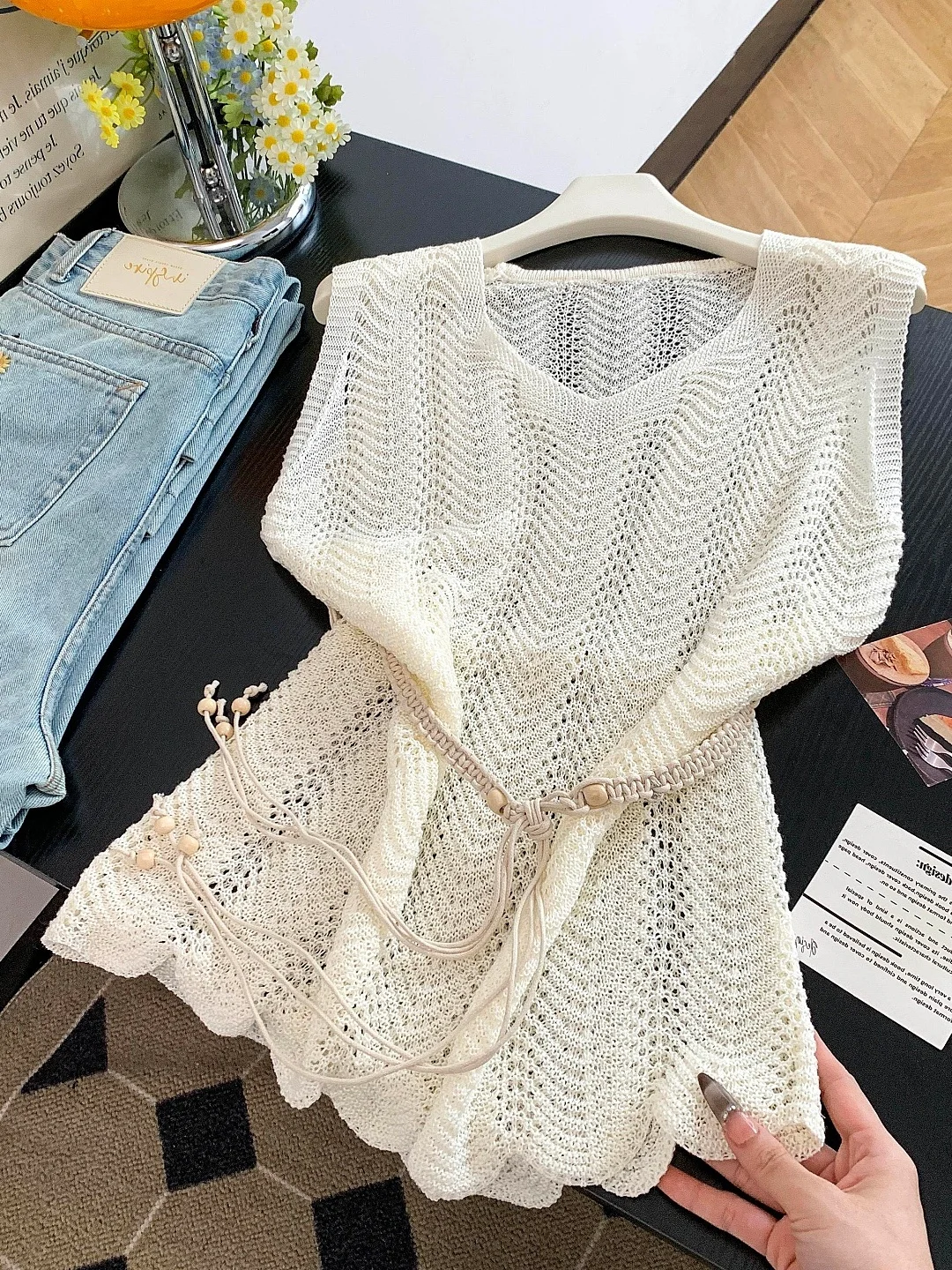 Korean Style Soft Knitted Hollow out Sleeveless Vest Women's Summer New Design Belt Slimming Top Breathable Lightweight
Korean Style Soft Knitted Hollow out Sleeveless Vest Women's Summer New Design Belt Slimming Top Breathable Lightweight